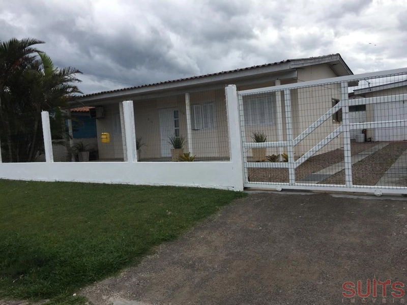 Casa muito bem localizada na praia de Maristela