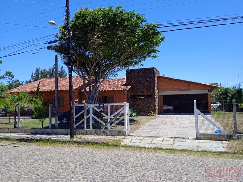 Ótima casa de esquina à venda na praia de Atlântida em Xangri-Lá: 3ª foto da galeria de imagens do imóvel