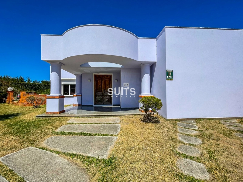 Excelente casa 02 terrenos proxíma do mar na praia de Atlântida