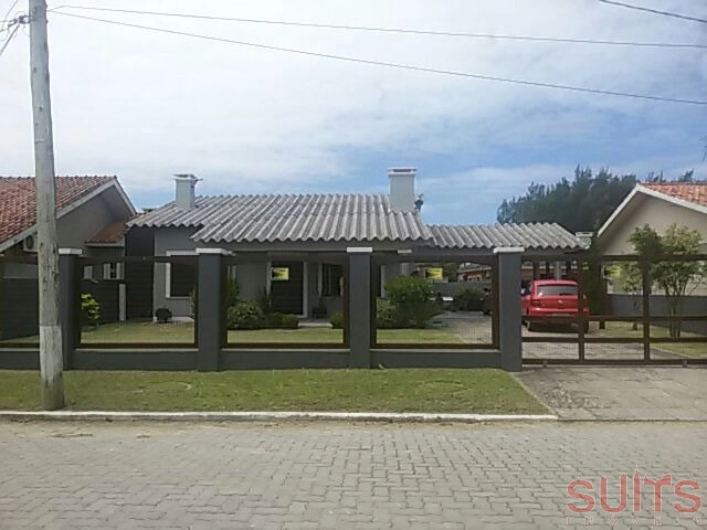 Belíssima casa em excelente localização na praia de Atlântida