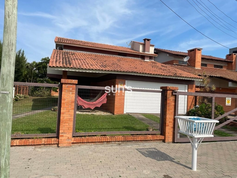 Excelente sobrado à poucos metros do mar no Centro de Xangri-Lá: 2ª foto da galeria de imagens do imóvel