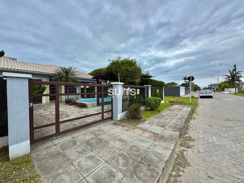 Excelente casa de esquina na alameda no centro de Xangri-lá: 3ª foto da galeria de imagens do imóvel