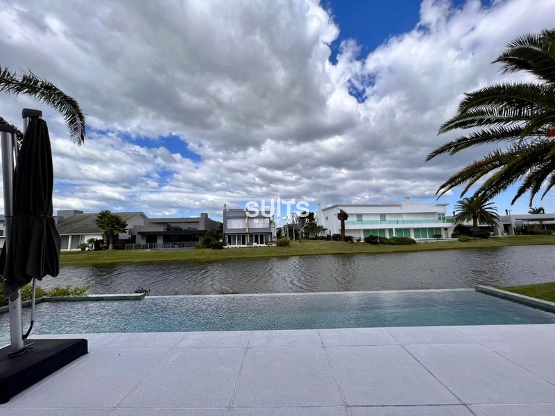 Sobrado magnífico na beira do lago no condomínio Enseada: 38ª foto da galeria de imagens do imóvel