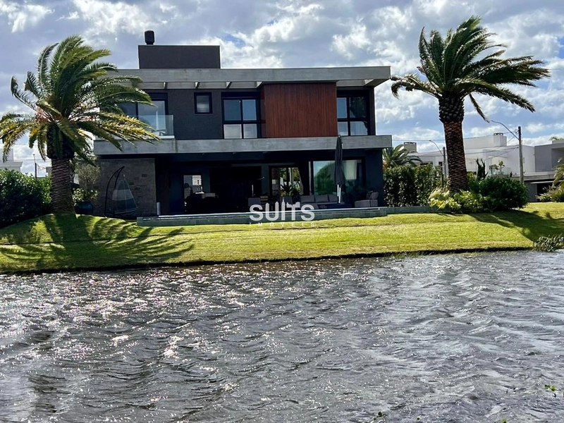 Sobrado magnífico na beira do lago no condomínio Enseada: 23ª foto da galeria de imagens do imóvel