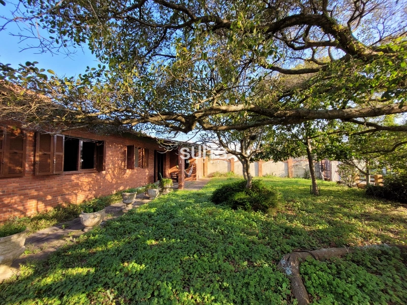 Casa com 02 terrenos na praia de Atlântida