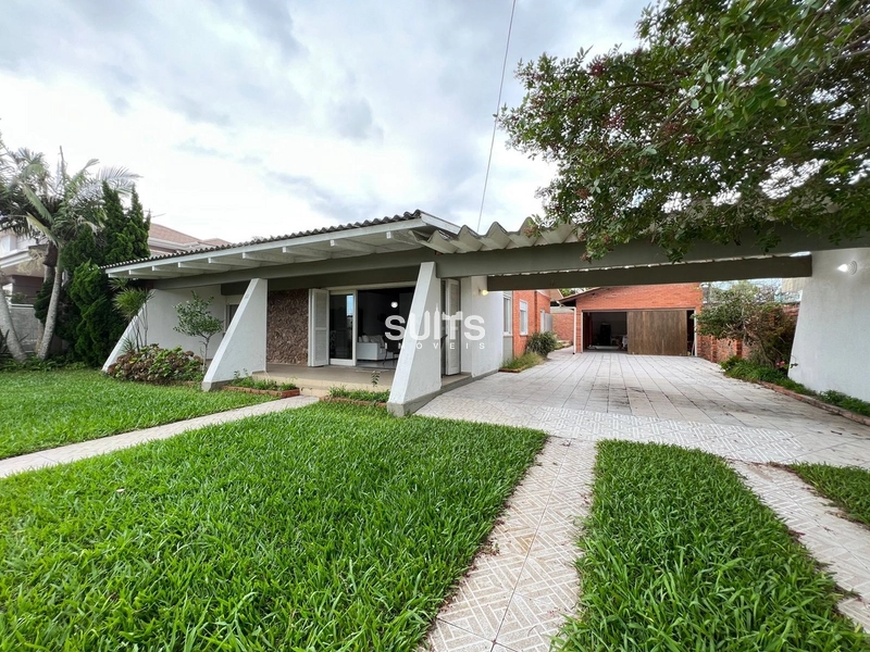 Incrível casa na região da Plataforma na praia de Atlântida