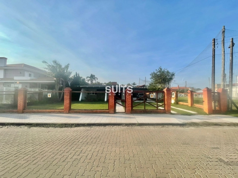 Incrível casa na região da Plataforma na praia de Atlântida: 2ª foto da galeria de imagens do imóvel