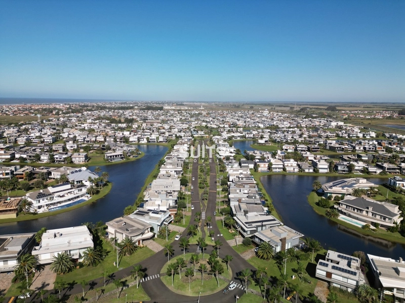 Excelente sobrado de esquina no condomínio Enseada: 6ª foto da galeria de imagens do imóvel