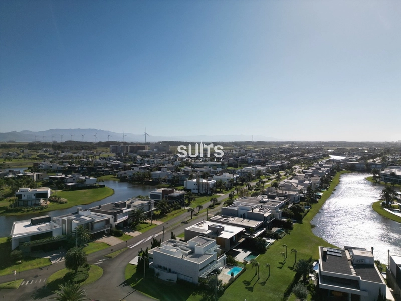 Excelente sobrado de esquina no condomínio Enseada: 4ª foto da galeria de imagens do imóvel