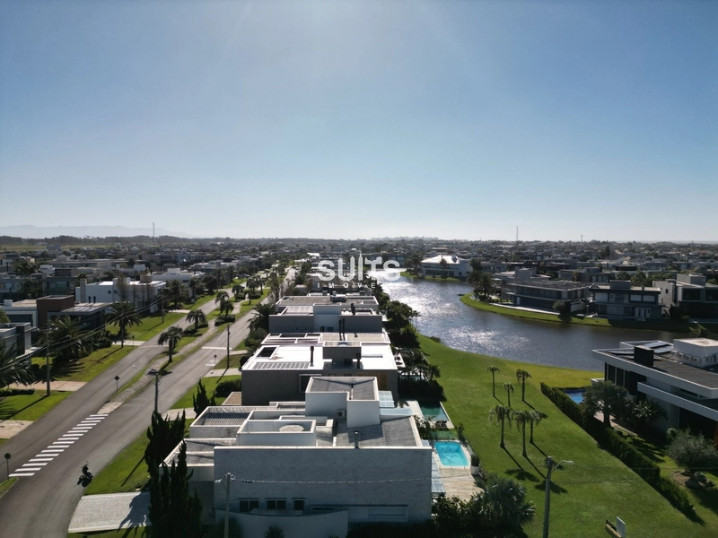 Excelente sobrado de esquina no condomínio Enseada: 3ª foto da galeria de imagens do imóvel