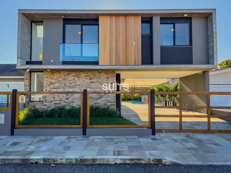 Excelente sobrado próximo do mar no centro de Xangri-Lá