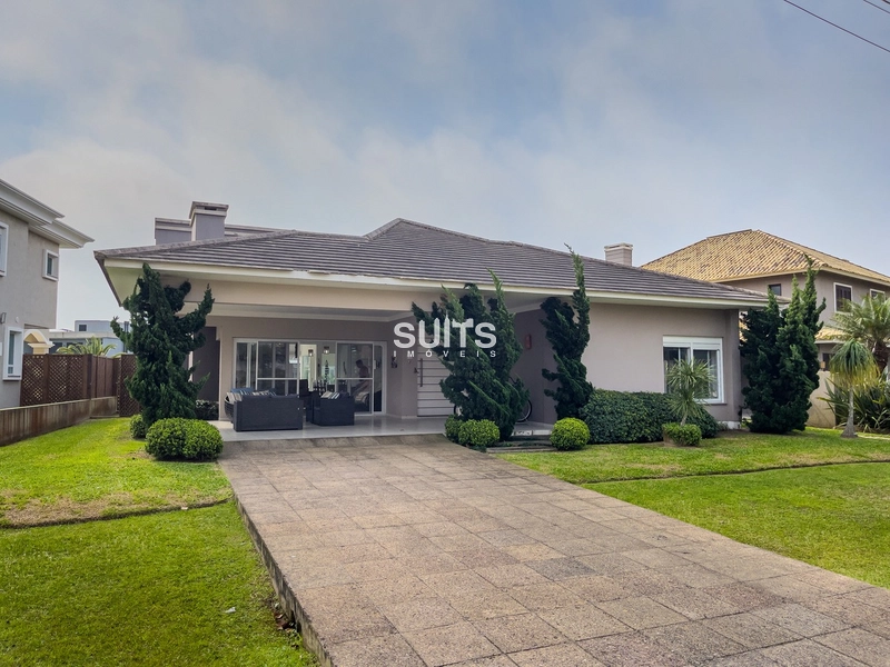 Excelente casa com fundos para área verde no condomínio Ventura
