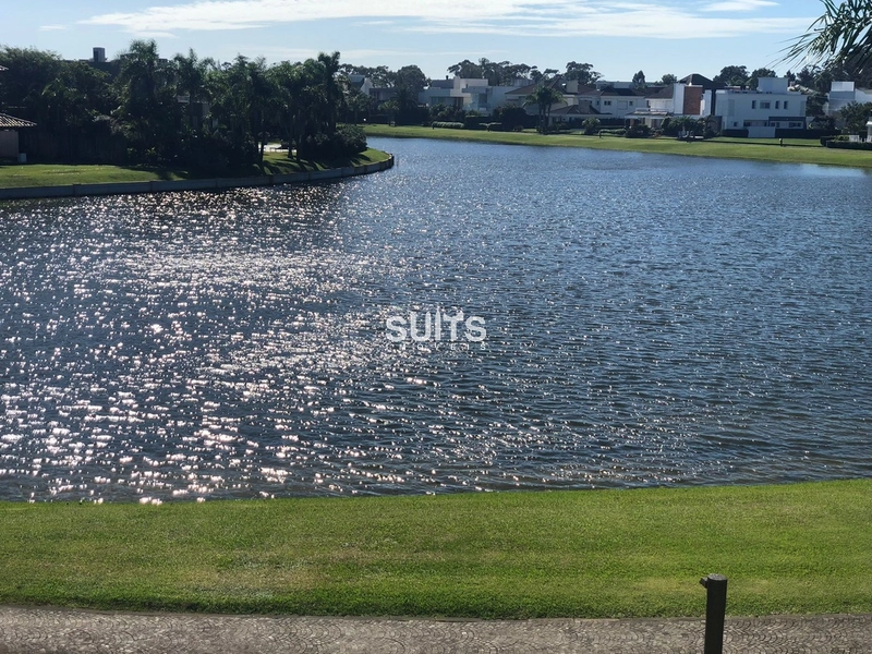 Excelente Sobrado no Condomínio Bosques de Atlântida: 32ª foto da galeria de imagens do imóvel