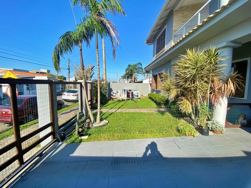 Ótimo sobrado à venda no centro da praia de Xangri-Lá: 2ª foto da galeria de imagens do imóvel