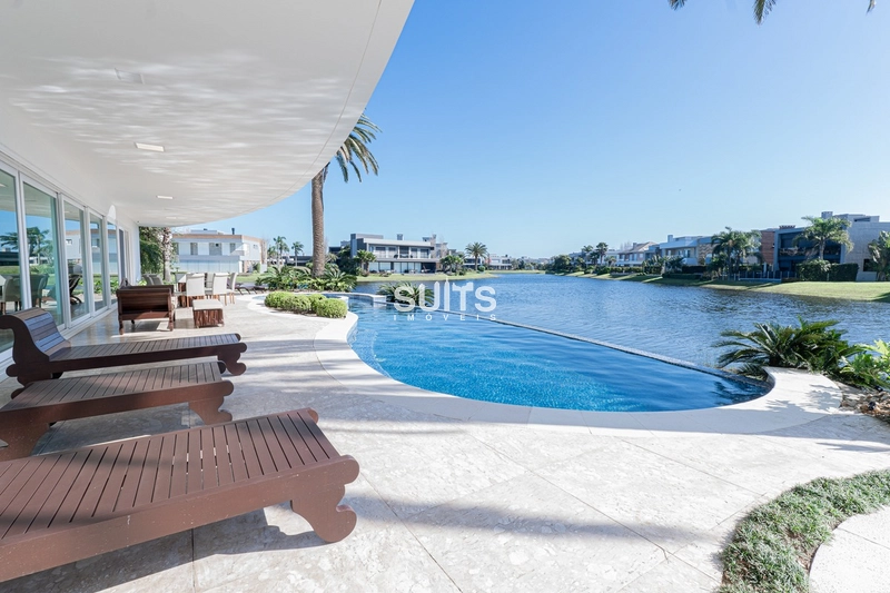 Mansão com 02 terrenos na beira do lago no condomínio Enseada: 17ª foto da galeria de imagens do imóvel