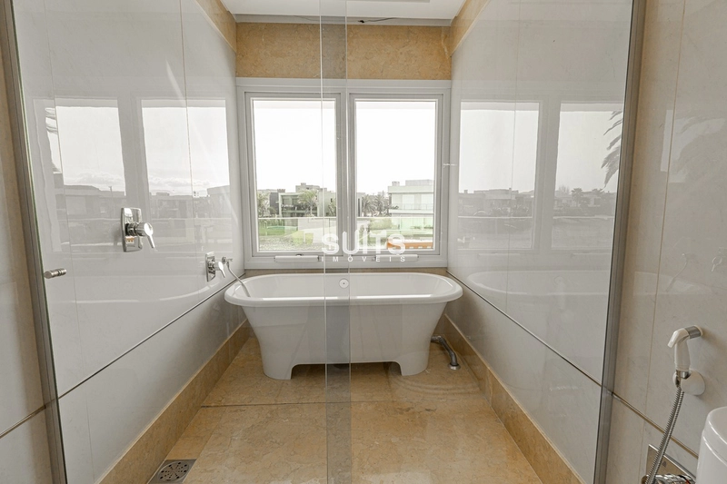 Mansão com 02 terrenos na beira do lago no condomínio Enseada: 44ª foto da galeria de imagens do imóvel