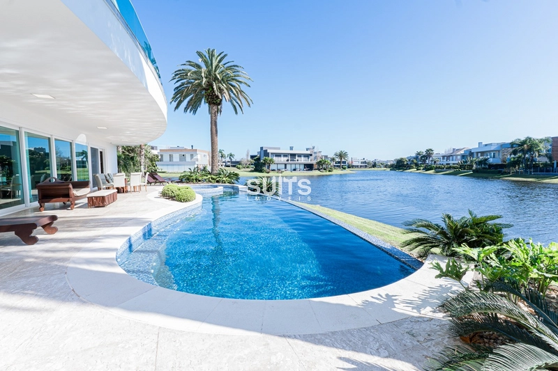 Mansão com 02 terrenos na beira do lago no condomínio Enseada: 20ª foto da galeria de imagens do imóvel