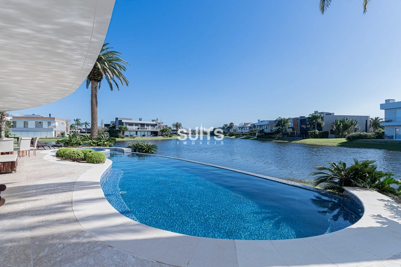 Mansão com 02 terrenos na beira do lago no condomínio Enseada: 24ª foto da galeria de imagens do imóvel