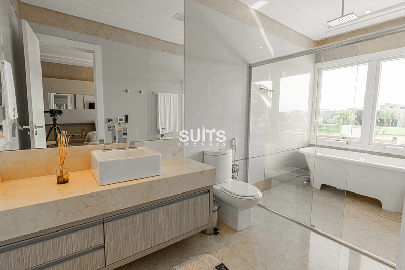 Mansão com 02 terrenos na beira do lago no condomínio Enseada: 47ª foto da galeria de imagens do imóvel