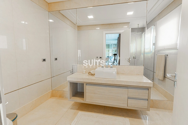 Mansão com 02 terrenos na beira do lago no condomínio Enseada: 39ª foto da galeria de imagens do imóvel