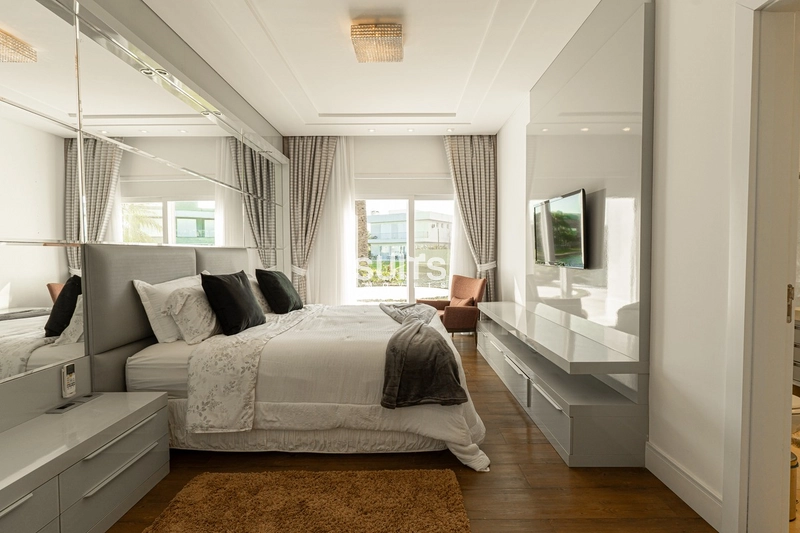 Mansão com 02 terrenos na beira do lago no condomínio Enseada: 28ª foto da galeria de imagens do imóvel