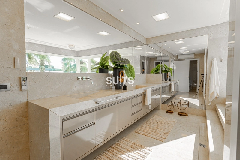 Mansão com 02 terrenos na beira do lago no condomínio Enseada: 56ª foto da galeria de imagens do imóvel