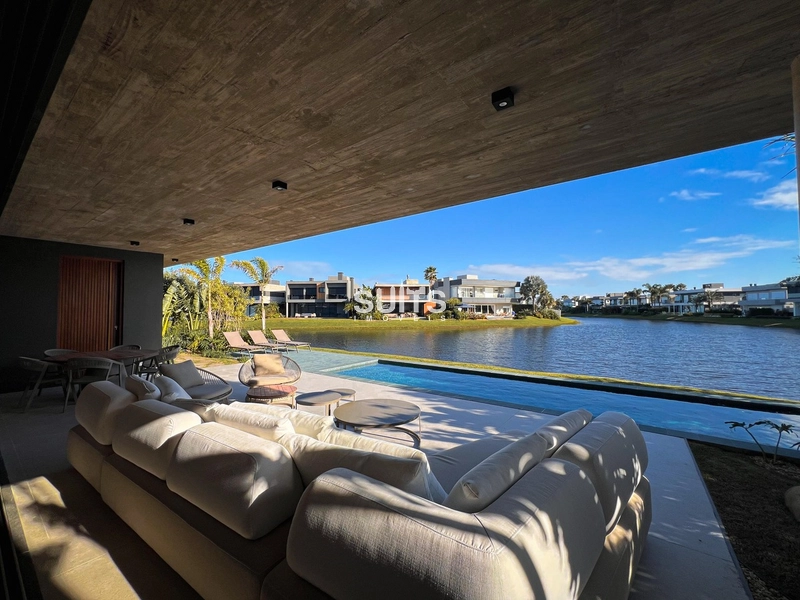 Sobrado novo com vista para a extensão do lago no Condomínio Enseada: 25ª foto da galeria de imagens do imóvel