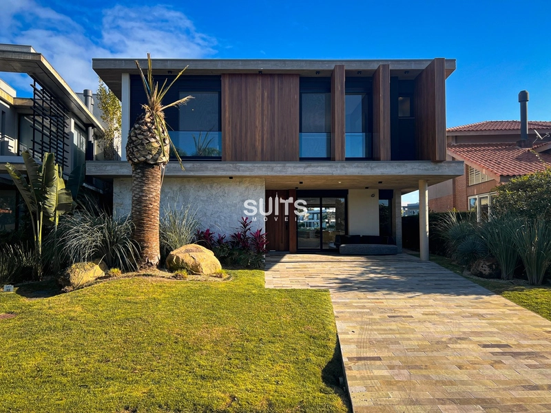 Sobrado novo com vista para a extensão do lago no Condomínio Enseada: 2ª foto da galeria de imagens do imóvel