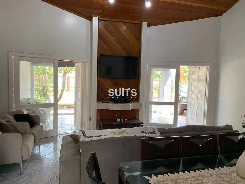 Casa à venda no centro de Xangri-lá!: 8ª foto da galeria de imagens do imóvel