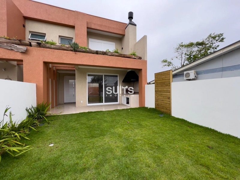 Sobrado à venda bem localizado, no bairro Arpoador!