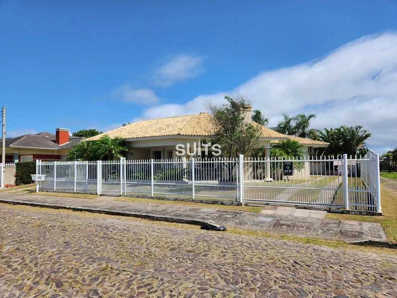 Excelente casa á venda na praia de Atlântida: 2ª foto da galeria de imagens do imóvel