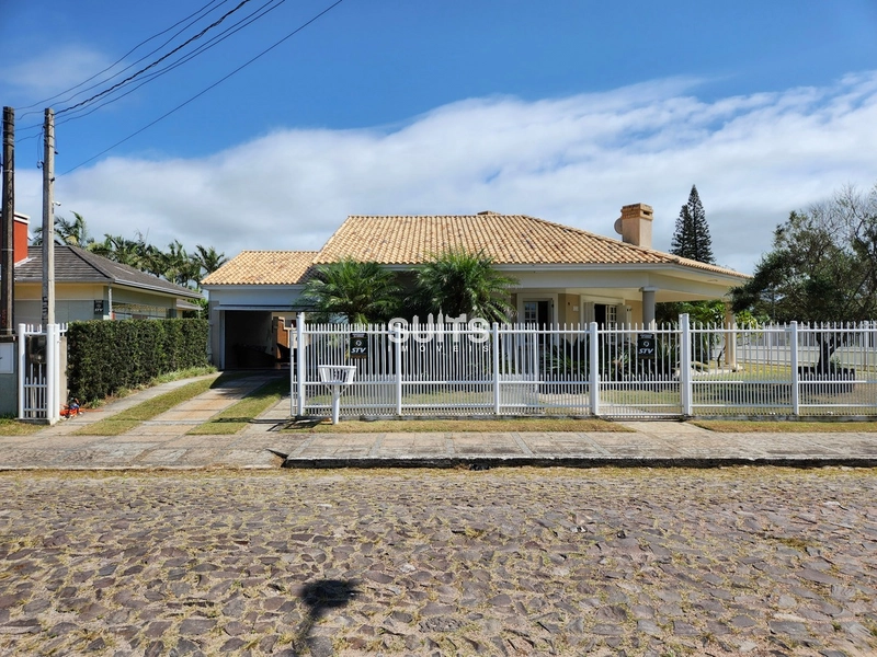 Excelente casa á venda na praia de Atlântida: 3ª foto da galeria de imagens do imóvel