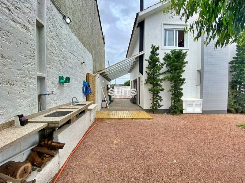 Sobrado à venda na praia de Rainha do Mar, a poucas quadras do mar!: 10ª foto da galeria de imagens do imóvel