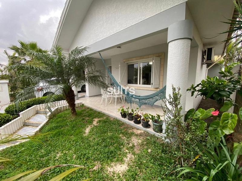 Excelente casa bem localizada no centro de Xangri-Lá: 2ª foto da galeria de imagens do imóvel