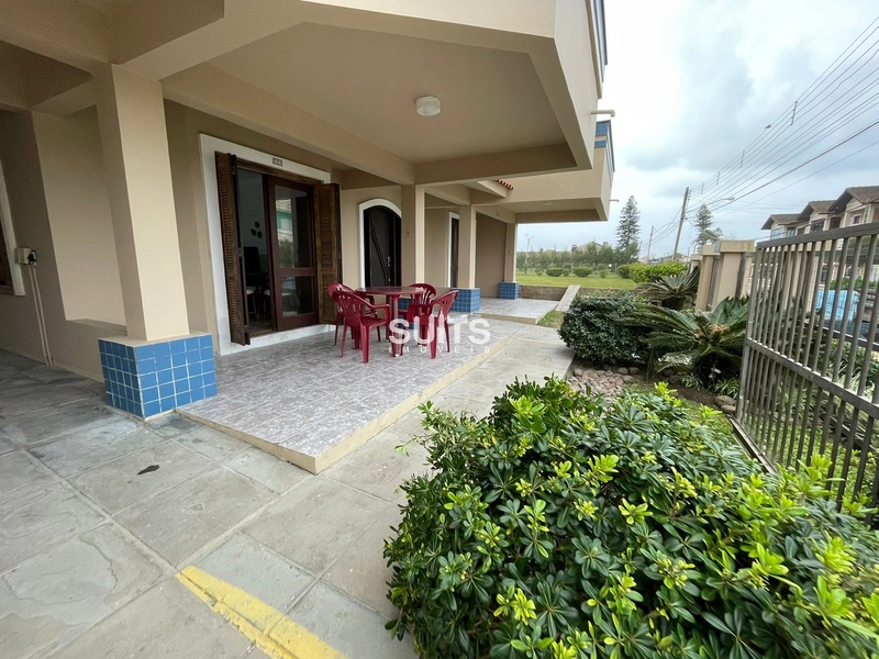 Apartamento térreo a poucos metros do mar no Centro de Xangri-Lá