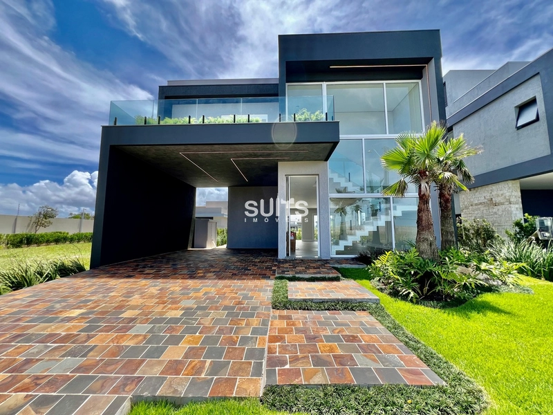 Excelente Sobrado de Frente ao Mar em Condomínio Fechado!