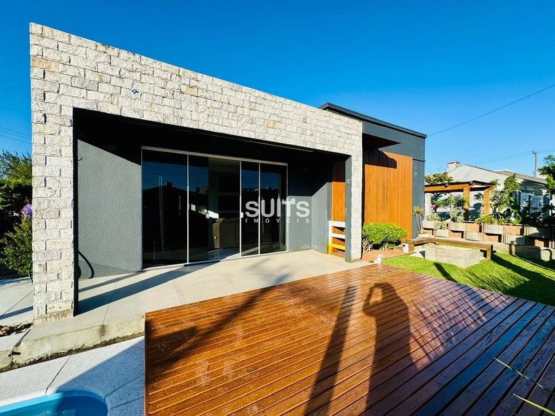 Belíssima Casa de Esquina  em Noiva do Mar: 2ª foto da galeria de imagens do imóvel