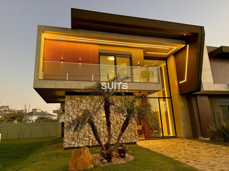 Lindo sobrado à venda no condomínio Sunset