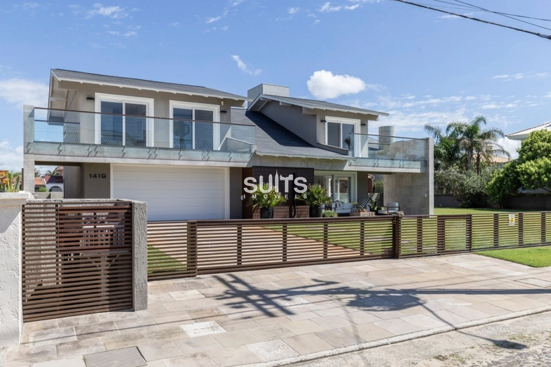 Excelente Sobrado Proxímo ao Mar na Praia de Atlântida