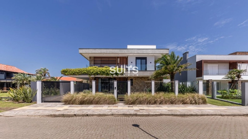 Excelente sobrado à venda na praia de Atlântida