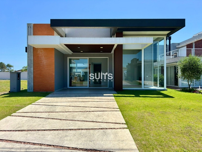 Excelente casa no condomínio Costa Serena