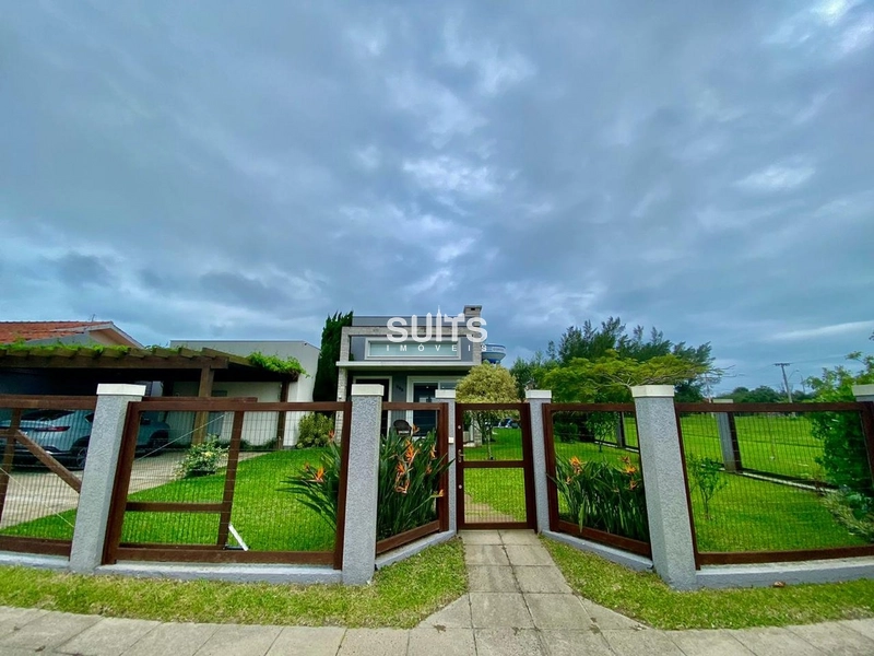Belíssima casa em excelente localização na praia de Atlântida