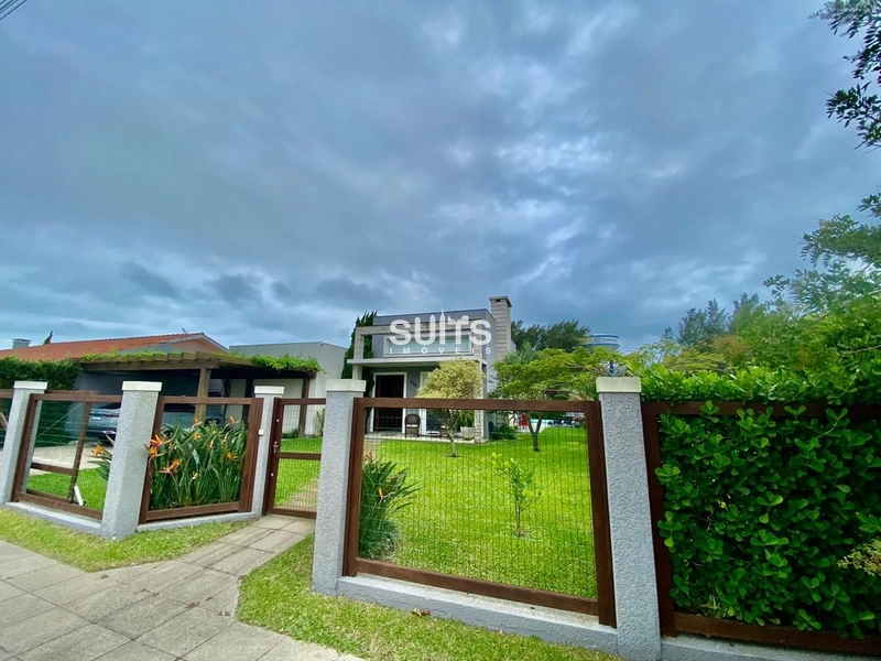Belíssima casa em excelente localização na praia de Atlântida: 2ª foto da galeria de imagens do imóvel
