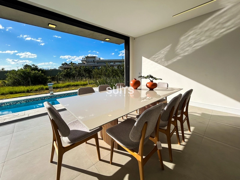Lindo sobrado com 4 suítes e piscina, no condomínio SUNSET: 5ª foto da galeria de imagens do imóvel