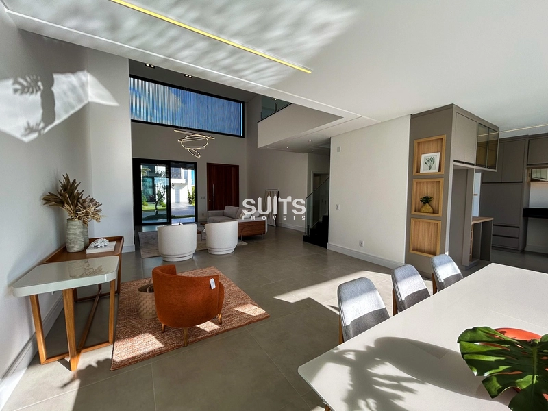 Lindo sobrado com 4 suítes e piscina, no condomínio SUNSET: 8ª foto da galeria de imagens do imóvel