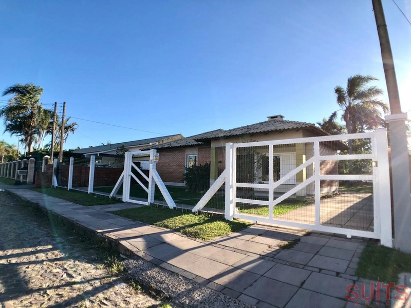 Excelente casa com 02 terrenos na praia de Atlântida: 3ª foto da galeria de imagens do imóvel