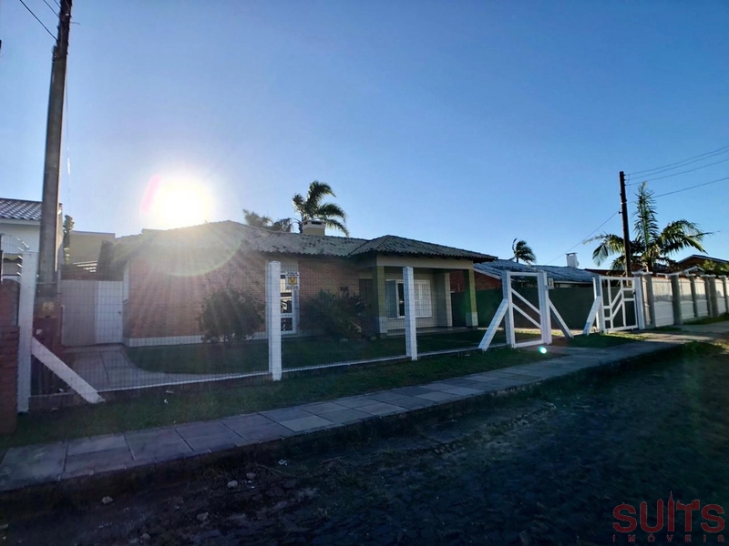 Excelente casa com 02 terrenos na praia de Atlântida: 2ª foto da galeria de imagens do imóvel