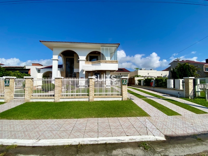 Excelente sobrando à venda na praia de Atlântida: 3ª foto da galeria de imagens do imóvel