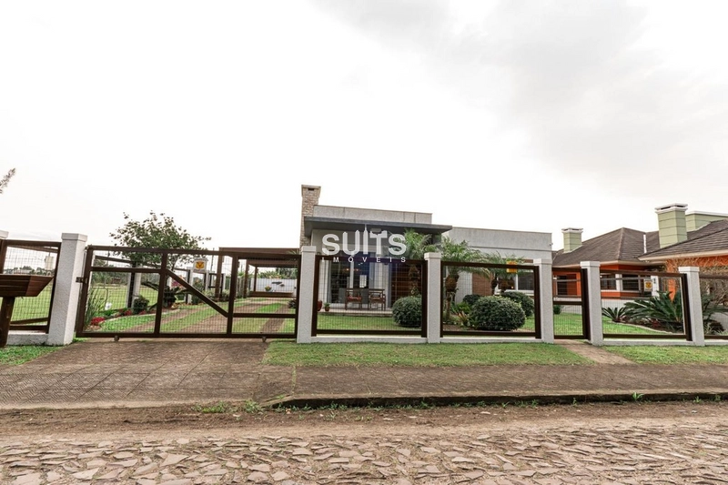 Belíssima casa á venda em Atlântida