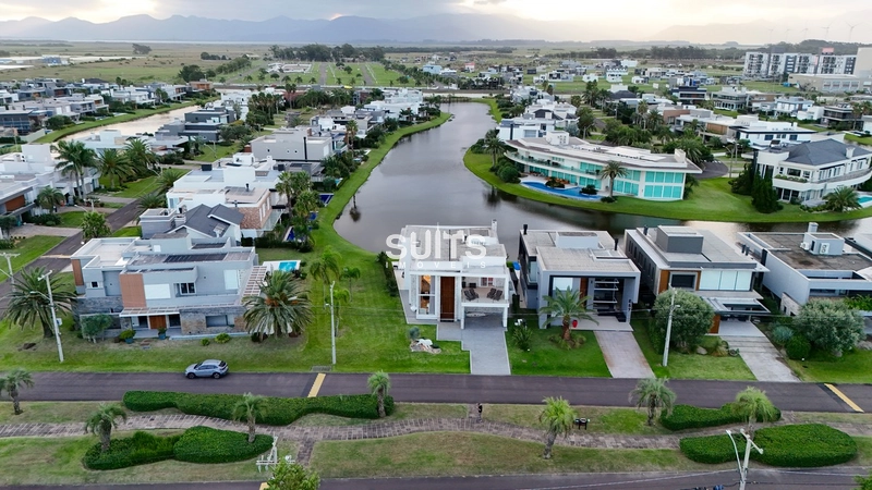 Excelente sobrado à venda no condomínio Enseada: 3ª foto da galeria de imagens do imóvel